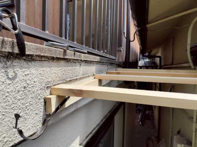 庇取り合い部の汚れ